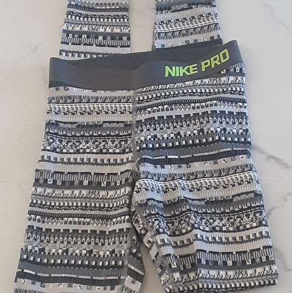 NIKE Pro Small Workout Legging Pants - Picture 9 of 15